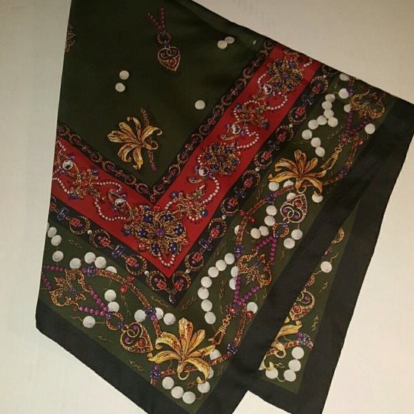 Beautiful Scarf - Picture 4 of 4